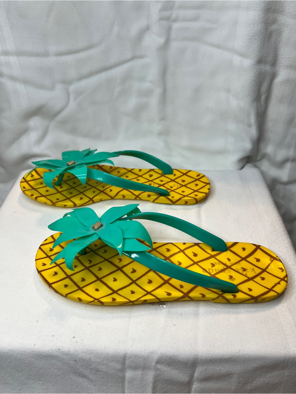 Kate Spade Flynn Jelly Pineapple Flip Flops. Women’s size 7